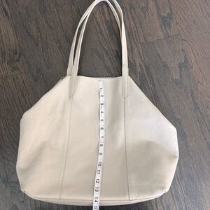 Banana Republic Beige/Cream/Off White Leather Classic Tote